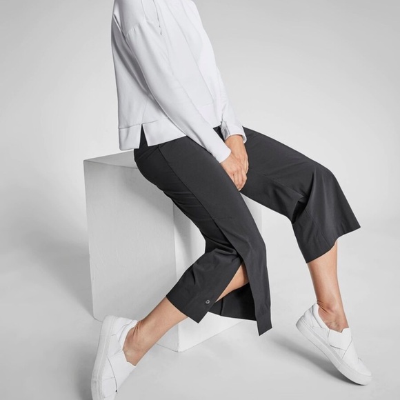 Athleta Tribeca Wide Leg Snap Hem Crop Pants | Size 2 | Black - Picture 1 of 10